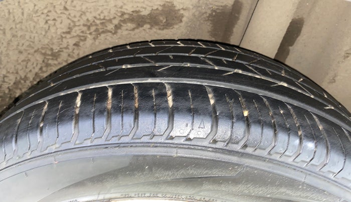 2017 Skoda Rapid STYLE 1.6 MPI AT, Petrol, Automatic, 78,050 km, Left Rear Tyre Tread