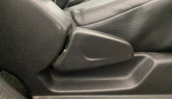 2020 Renault Kwid RXL, Petrol, Manual, 13,857 km, Driver Side Adjustment Panel