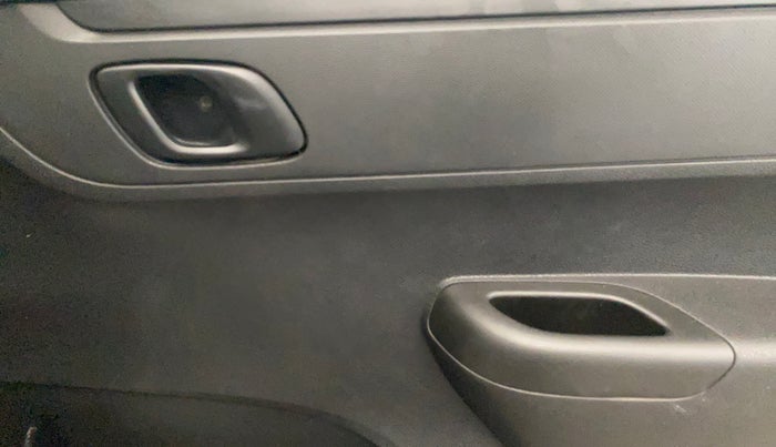 2020 Renault Kwid RXL, Petrol, Manual, 13,857 km, Driver Side Door Panels Control