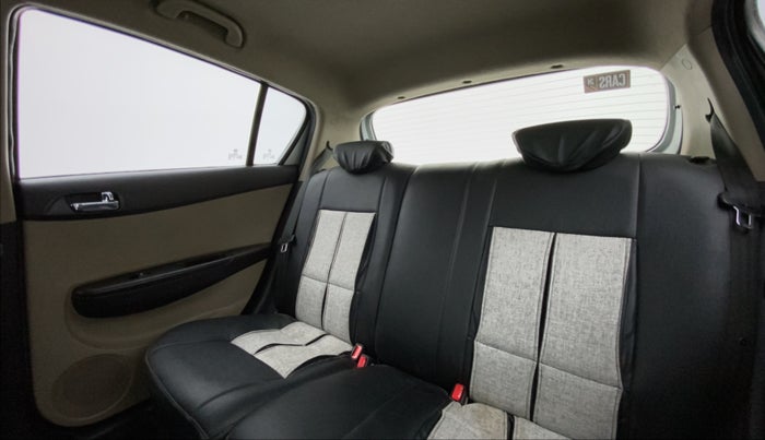 2013 Hyundai i20 SPORTZ 1.2, Petrol, Manual, 52,896 km, Right Side Rear Door Cabin