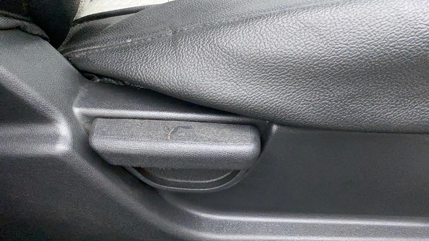2013 Hyundai i20 SPORTZ 1.2, Petrol, Manual, 52,896 km, Driver Side Adjustment Panel