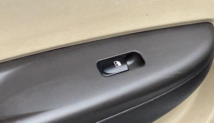 2013 Hyundai i20 SPORTZ 1.2, Petrol, Manual, 52,896 km, Left front window switch / handle - Switch/handle not functional