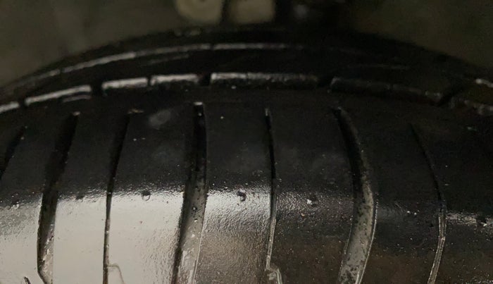 2013 Hyundai i20 MAGNA (O) 1.2, Petrol, Manual, 49,130 km, Right Front Tyre Tread