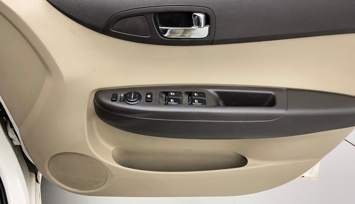 2013 Hyundai i20 MAGNA (O) 1.2, Petrol, Manual, 49,130 km, Driver Side Door Panels Control