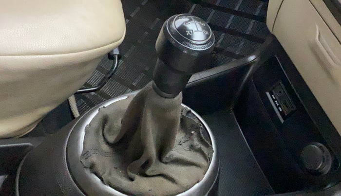 2013 Hyundai i20 MAGNA (O) 1.2, Petrol, Manual, 49,130 km, Gear lever - Boot cover slightly torn