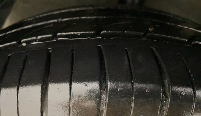 2013 Hyundai i20 MAGNA (O) 1.2, Petrol, Manual, 49,130 km, Left Front Tyre Tread