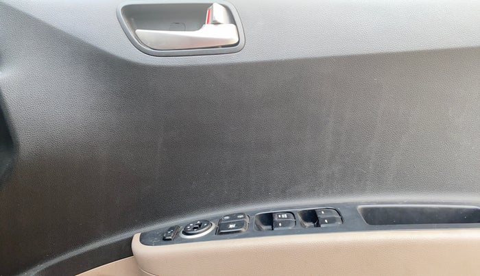 2016 Hyundai Grand i10 SPORTZ 1.2 KAPPA VTVT, Petrol, Manual, 15,834 km, Driver Side Door Panels Control