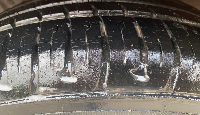 2016 Hyundai Grand i10 SPORTZ 1.2 KAPPA VTVT, Petrol, Manual, 15,834 km, Left Front Tyre Tread