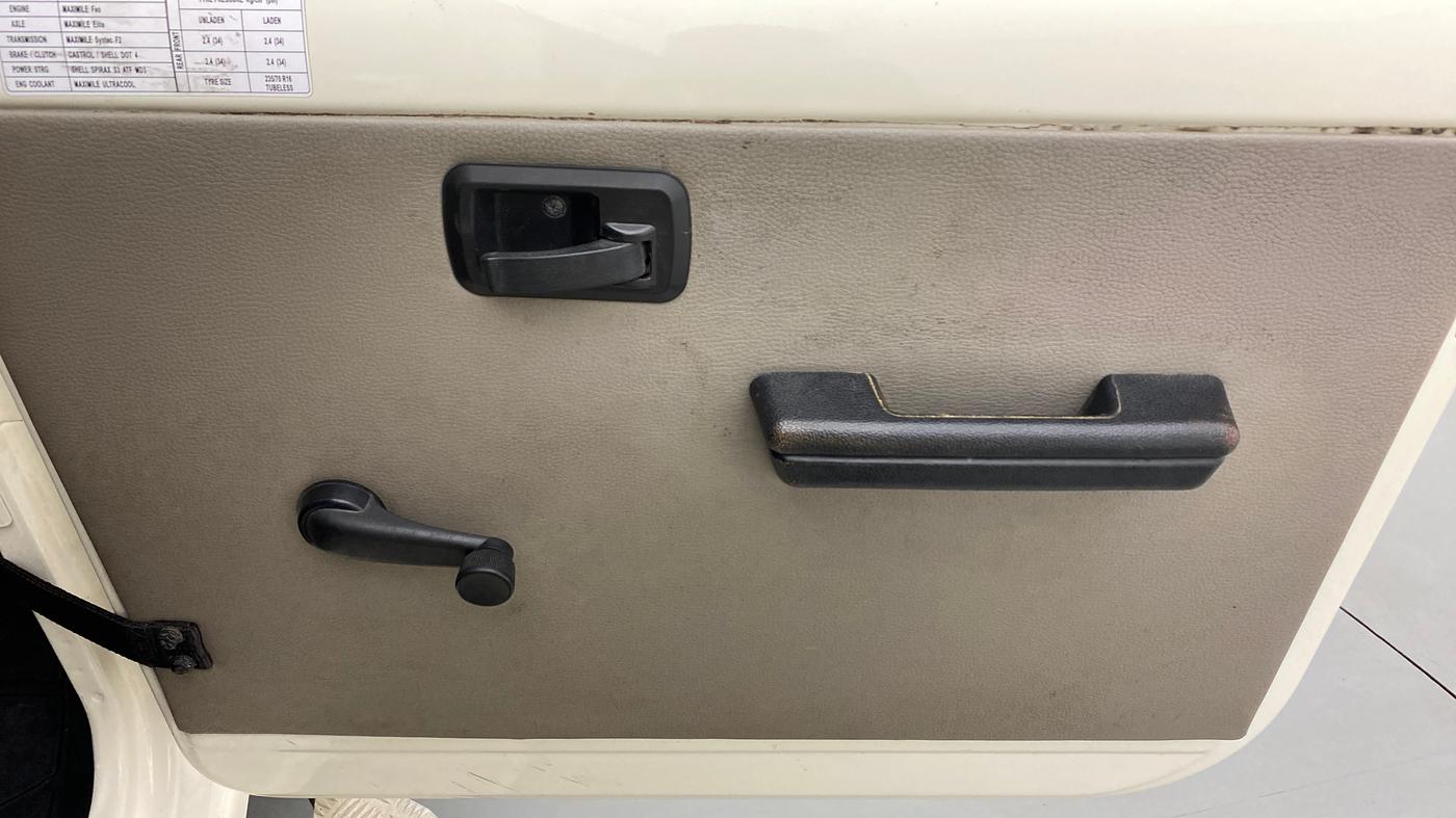 2018 Mahindra Thar CRDE 4X4 BS IV, Diesel, Manual, 32,910 km, Driver Side Door Panels Control