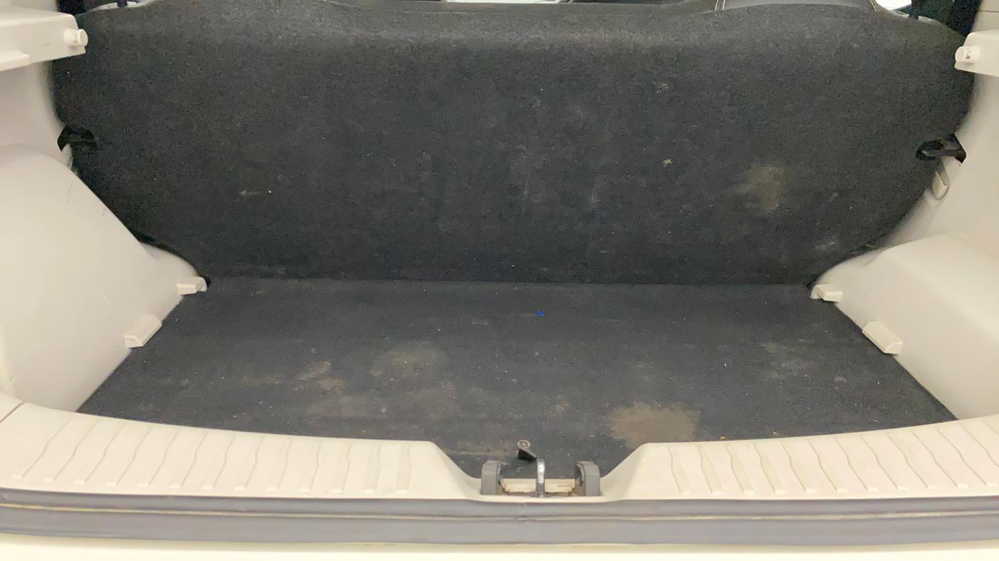 2023 Mahindra XUV300 W6 1.2 PETROL AMT, Petrol, Automatic, 33,518 km, Boot Inside