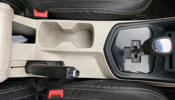 2023 Mahindra XUV300 W6 1.2 PETROL AMT, Petrol, Automatic, 33,518 km, Gear Lever