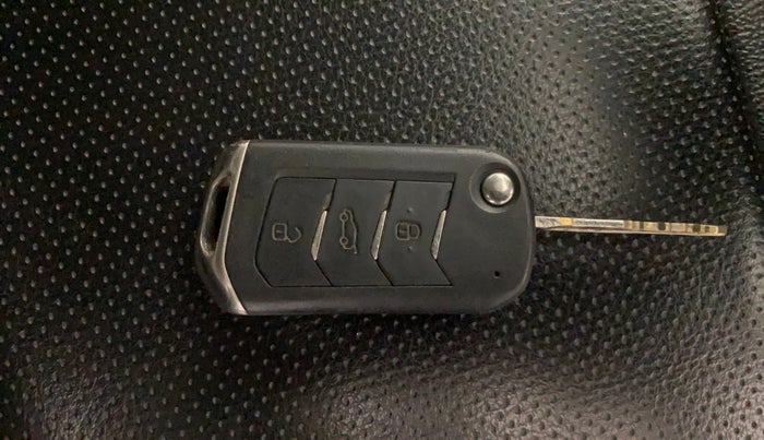 2023 Mahindra XUV300 W6 1.2 PETROL AMT, Petrol, Automatic, 33,518 km, Key Close Up