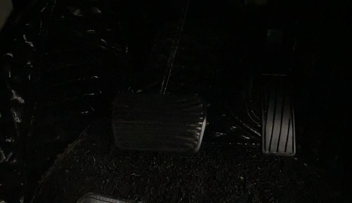 2023 Mahindra XUV300 W6 1.2 PETROL AMT, Petrol, Automatic, 33,518 km, Pedals