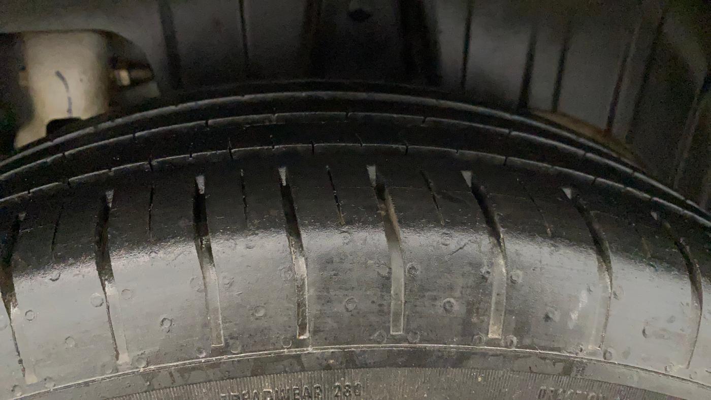 2023 Mahindra XUV300 W6 1.2 PETROL AMT, Petrol, Automatic, 33,518 km, Left Rear Tyre Tread