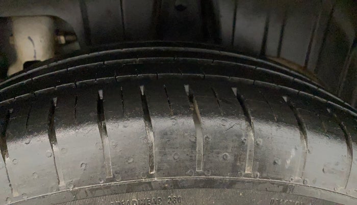 2023 Mahindra XUV300 W6 1.2 PETROL AMT, Petrol, Automatic, 33,518 km, Left Rear Tyre Tread