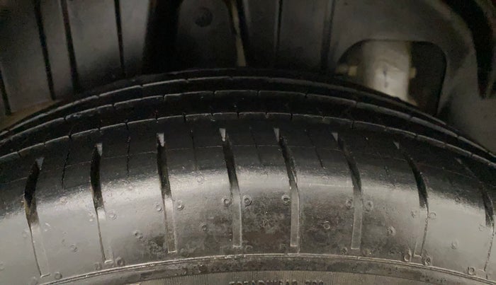 2023 Mahindra XUV300 W6 1.2 PETROL AMT, Petrol, Automatic, 33,518 km, Right Rear Tyre Tread