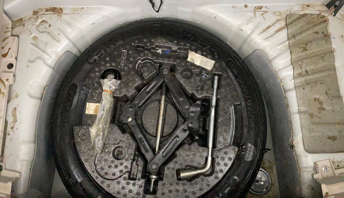 2023 Mahindra XUV300 W6 1.2 PETROL AMT, Petrol, Automatic, 33,518 km, Spare Tyre