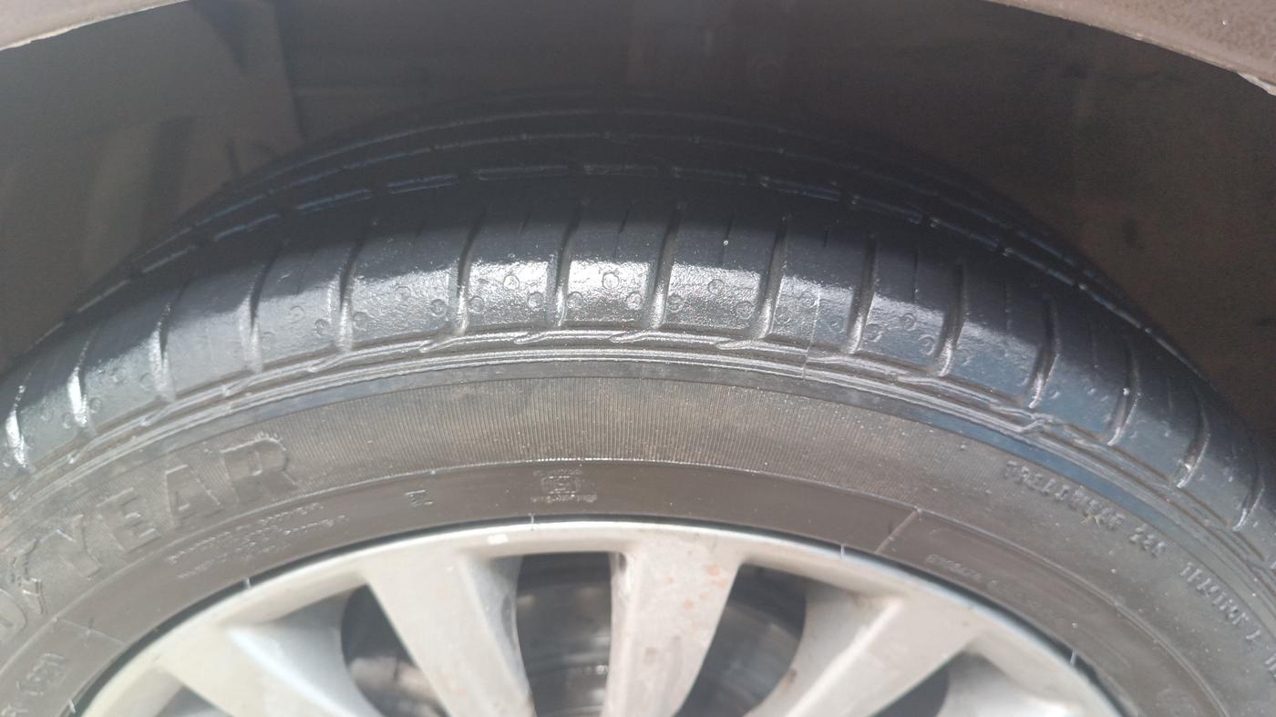 2017 Maruti Ciaz ZDI+ SHVS, Diesel, Manual, 65,662 km, Left Front Tyre Tread