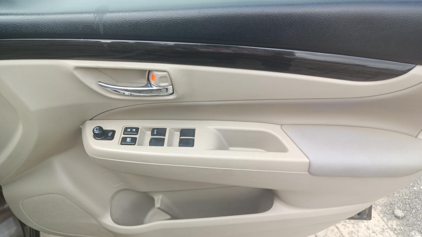 2017 Maruti Ciaz ZDI+ SHVS, Diesel, Manual, 65,662 km, Driver Side Door Panels Control