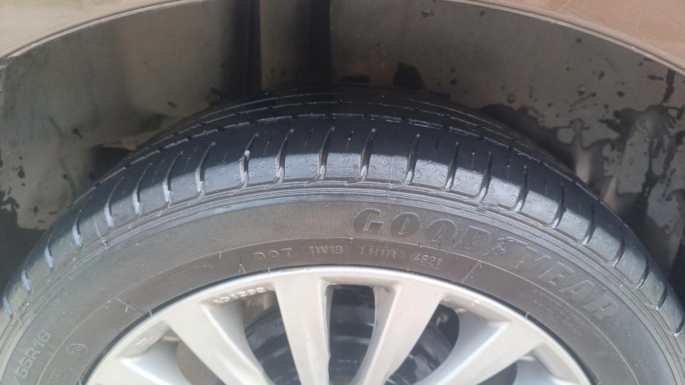 2017 Maruti Ciaz ZDI+ SHVS, Diesel, Manual, 65,662 km, Right Rear Tyre Tread