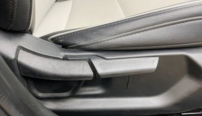 2023 Hyundai NEW I20 ASTA (O) 1.2 IVT, Petrol, Automatic, 11,135 km, Driver Side Adjustment Panel