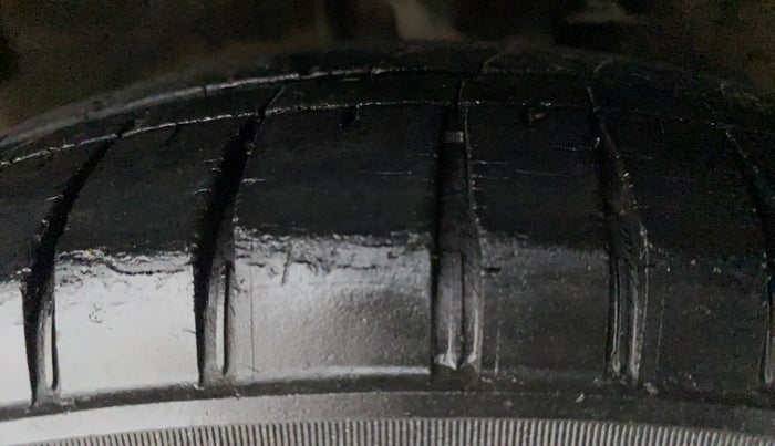 2011 Hyundai i10 MAGNA 1.2, Petrol, Manual, 1,04,481 km, Left Front Tyre Tread