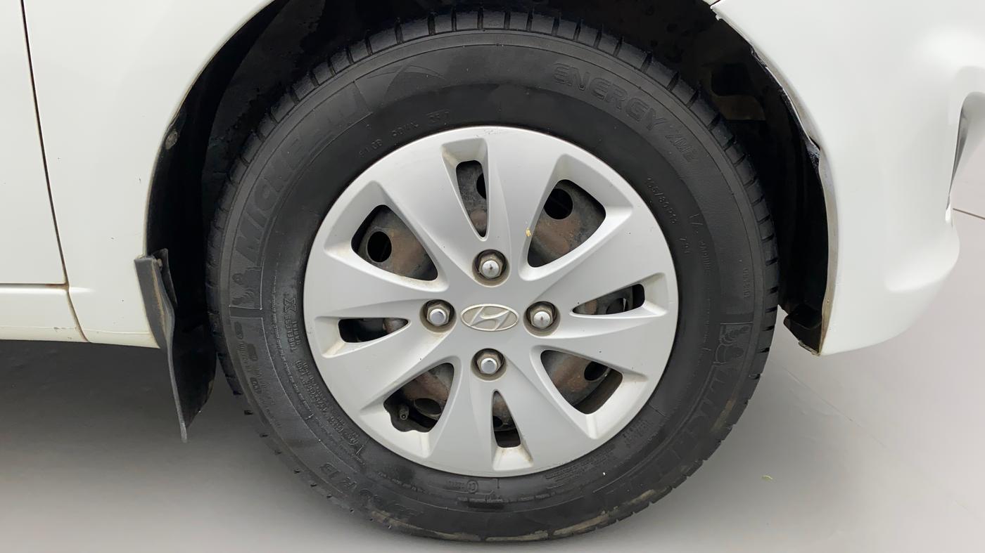 2011 Hyundai i10 MAGNA 1.2, Petrol, Manual, 1,04,481 km, Right Front Wheel