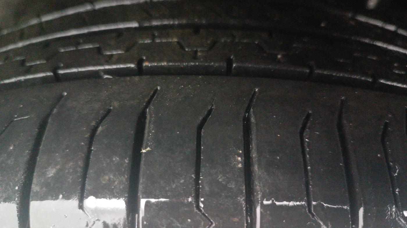 2022 Mahindra XUV700 AX 7 P AT 7 STR, Petrol, Automatic, 69,216 km, Left Front Tyre Tread