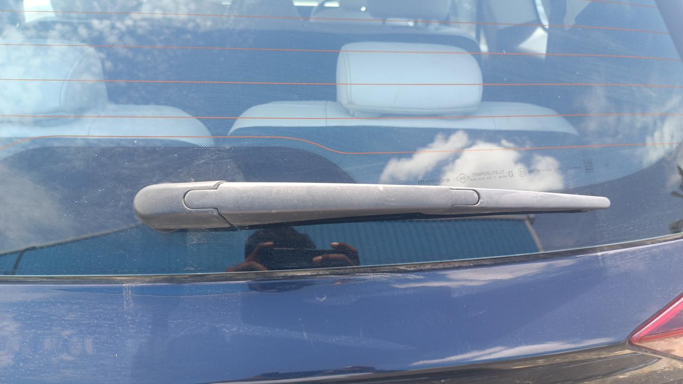 2022 Mahindra XUV700 AX 7 P AT 7 STR, Petrol, Automatic, 69,216 km, Rear Wiper