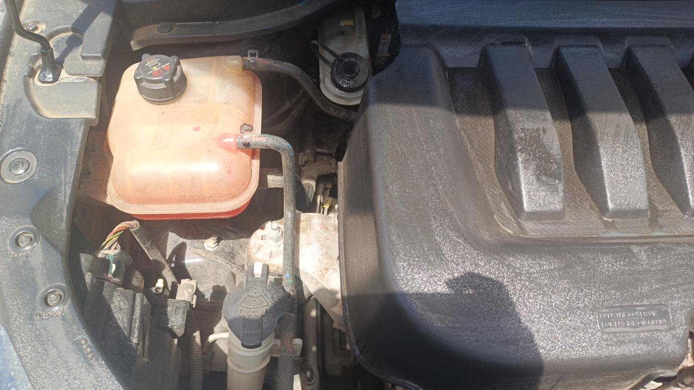 2022 Mahindra XUV700 AX 7 P AT 7 STR, Petrol, Automatic, 69,216 km, Engine View - Right