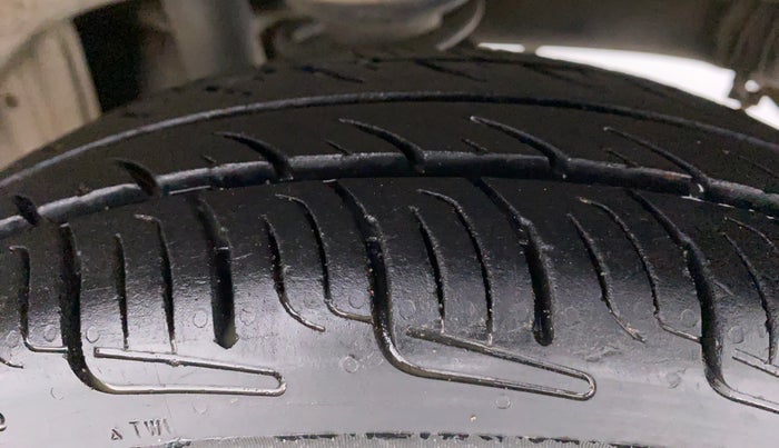 2018 Maruti Alto 800 LXI, Petrol, Manual, 64,657 km, Left Rear Tyre Tread