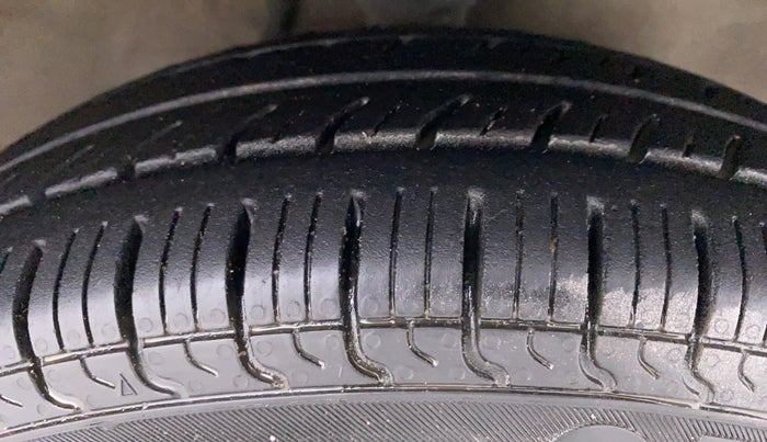 2018 Maruti Alto 800 LXI, Petrol, Manual, 64,657 km, Right Front Tyre Tread