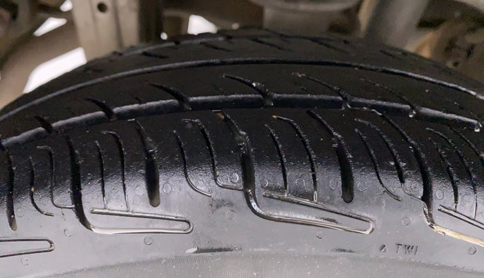 2018 Maruti Alto 800 LXI, Petrol, Manual, 64,657 km, Right Rear Tyre Tread