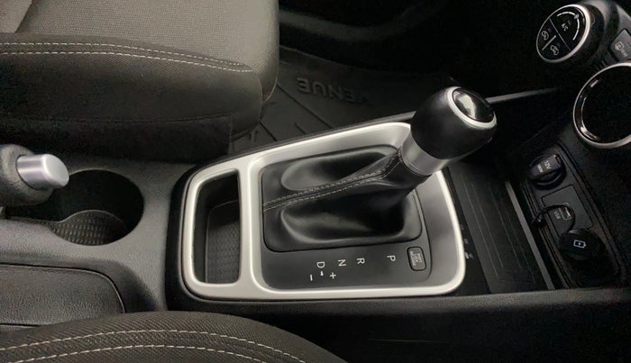 2021 Hyundai VENUE SX PLUS 1.0 TURBO DCT, Petrol, Automatic, 44,107 km, Gear Lever