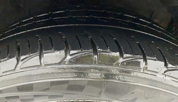 2013 Hyundai Verna FLUIDIC 1.6 VTVT EX, Petrol, Manual, 41,908 km, Right Front Tyre Tread