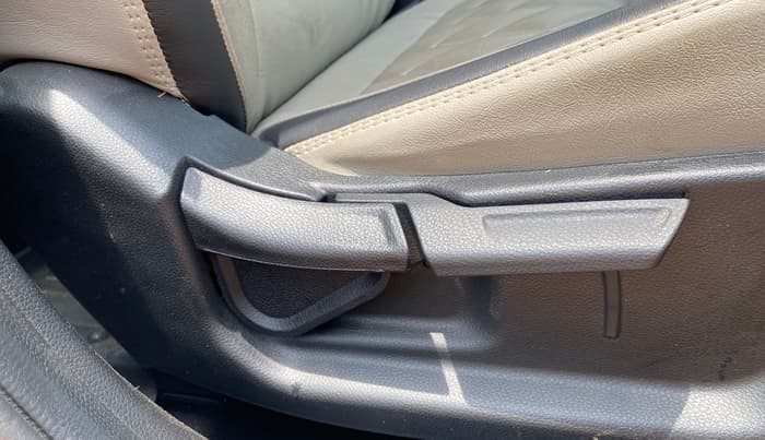2023 KIA SELTOS HTK PLUS 1.5 IMT, Petrol, Manual, 8,157 km, Driver Side Adjustment Panel