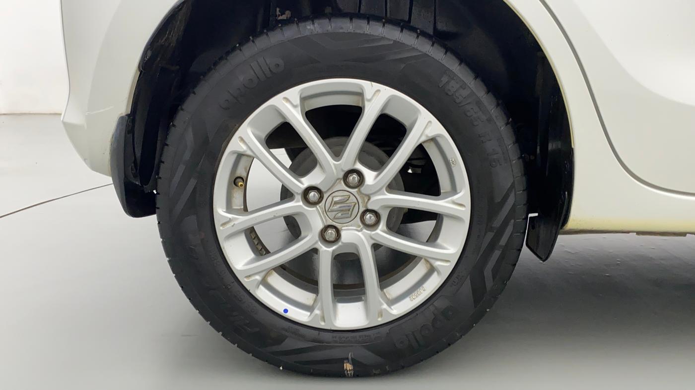 2019 Maruti Swift ZXI D, Petrol, Manual, 30,355 km, Right Rear Wheel