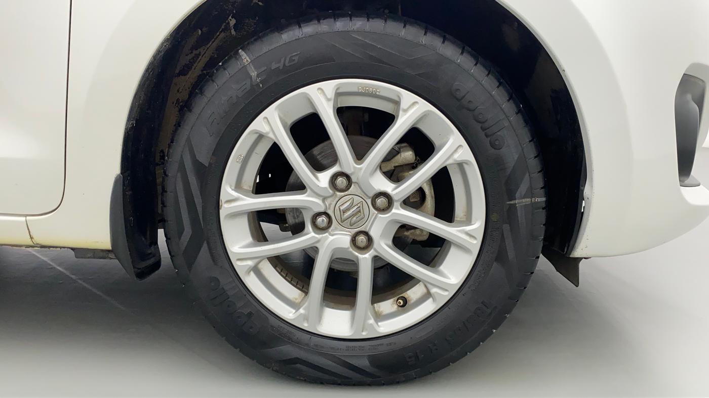 2019 Maruti Swift ZXI D, Petrol, Manual, 30,355 km, Right Front Wheel