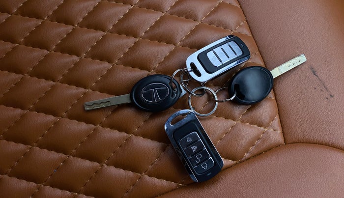 2025 Tata Tiago XE PETROL, Petrol, Manual, 6,079 km, Key Close Up