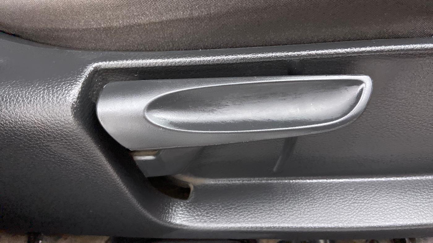 2018 Volkswagen Polo COMFORTLINE 1.0 PETROL, Petrol, Manual, 21,897 km, Driver Side Adjustment Panel