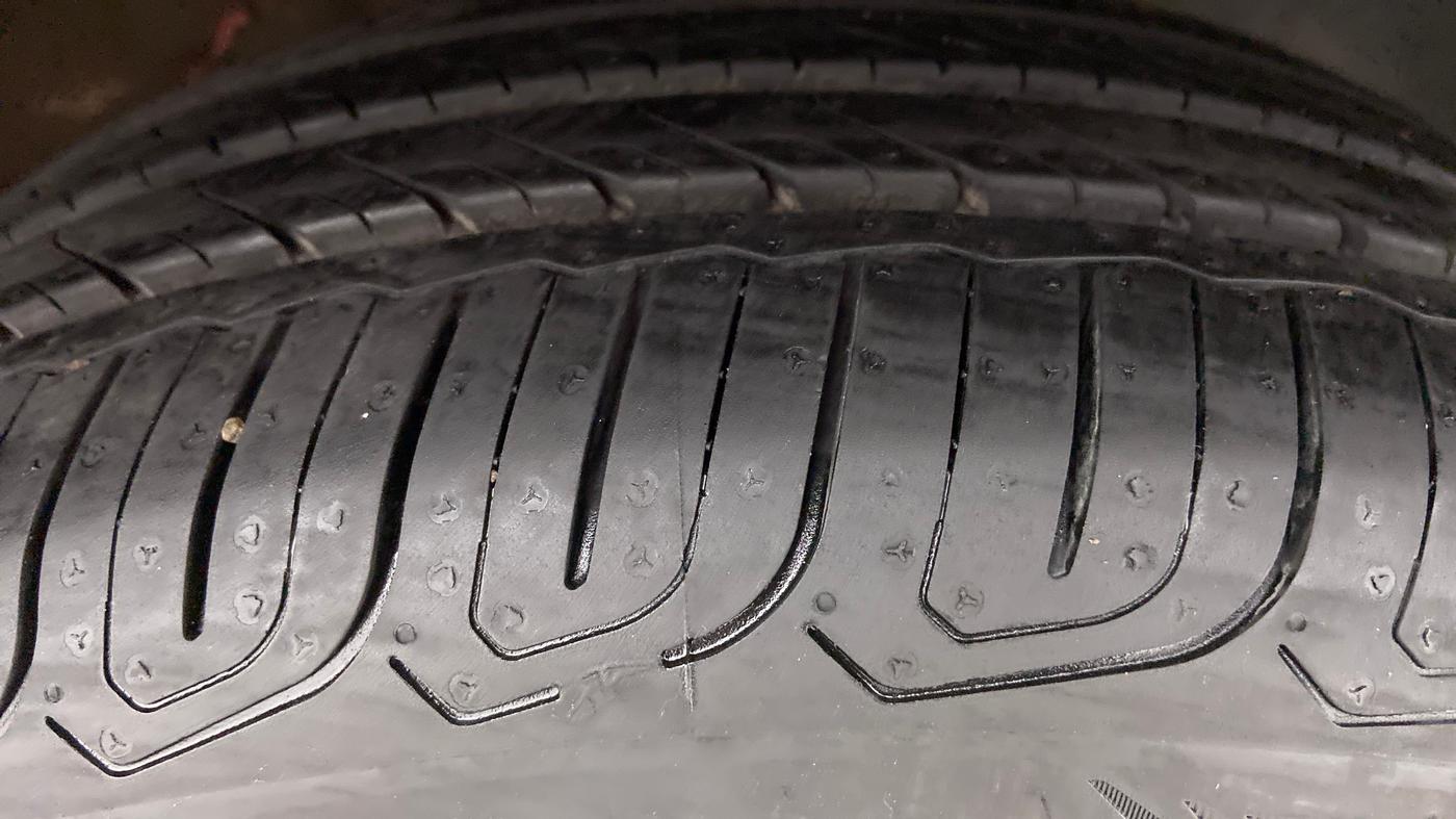 2018 Volkswagen Polo COMFORTLINE 1.0 PETROL, Petrol, Manual, 21,897 km, Right Front Tyre Tread