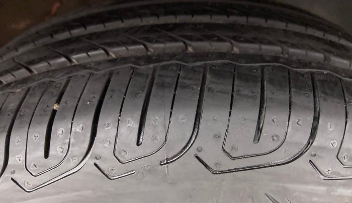 2018 Volkswagen Polo COMFORTLINE 1.0 PETROL, Petrol, Manual, 21,897 km, Right Front Tyre Tread