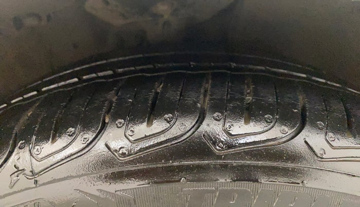 2017 Honda City 1.5L I-VTEC ZX CVT, CNG, Automatic, 1,05,488 km, Right Front Tyre Tread