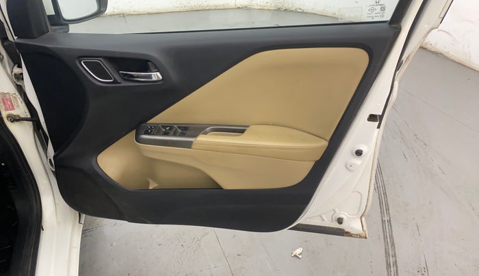 2017 Honda City 1.5L I-VTEC ZX CVT, CNG, Automatic, 1,05,488 km, Driver Side Door Panels Control