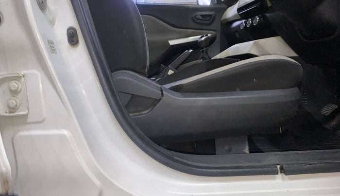 2021 Nissan MAGNITE XE, Petrol, Manual, 20,004 km, Driver Side Adjustment Panel