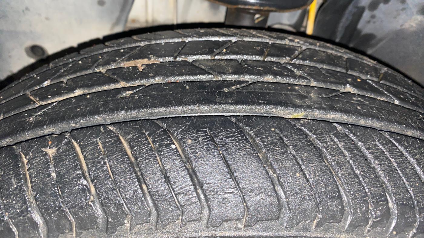 2021 Nissan MAGNITE XE, Petrol, Manual, 20,004 km, Left Front Tyre Tread