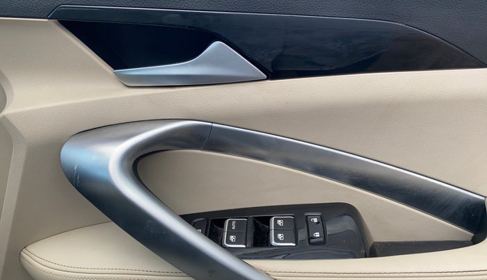 2021 MG HECTOR SHARP 1.5 PETROL CVT, Petrol, Automatic, 62,429 km, Driver Side Door Panels Control