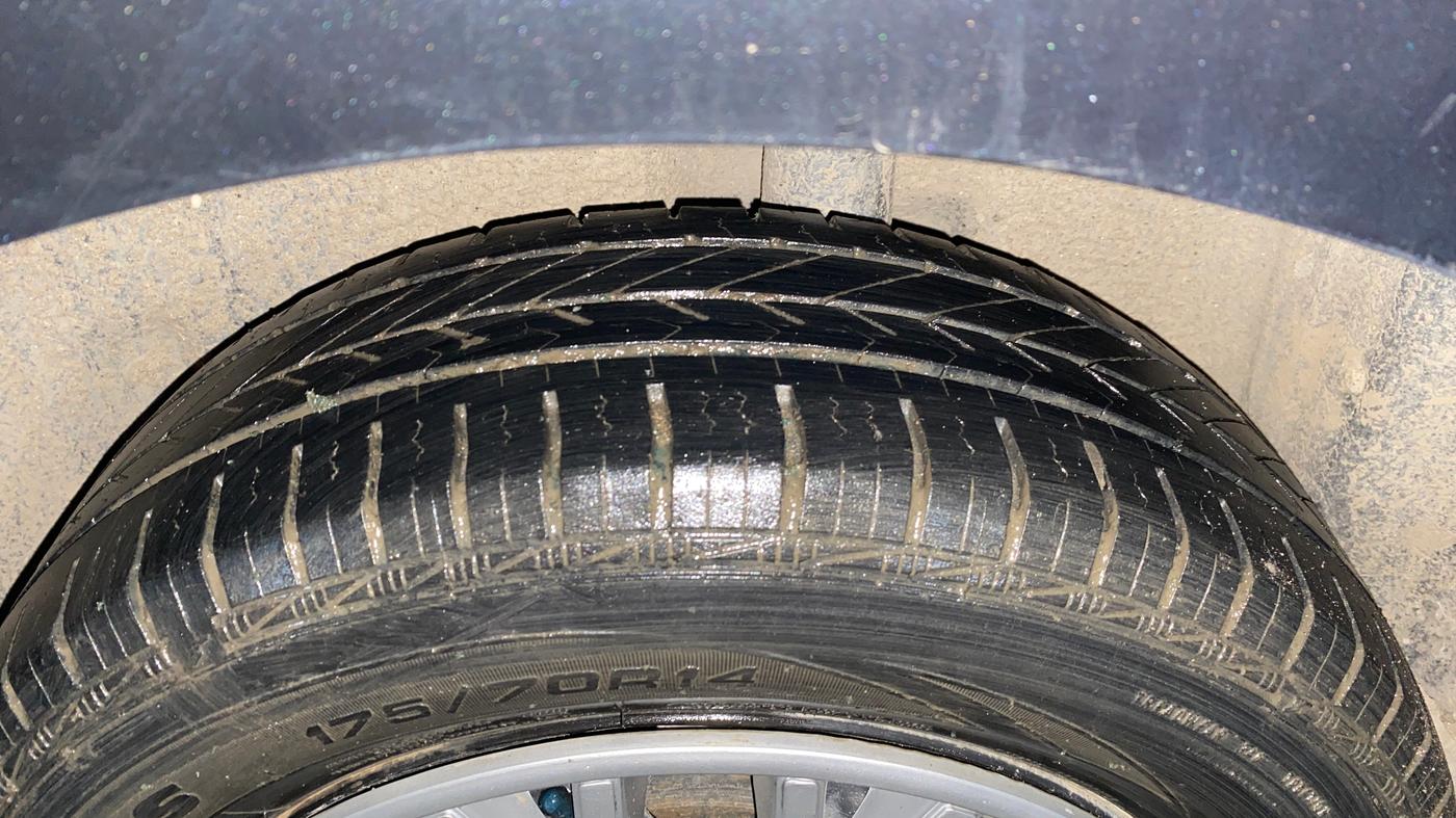 2018 Volkswagen Ameo TRENDLINE 1.0L, Petrol, Manual, 61,668 km, Left Rear Tyre Tread