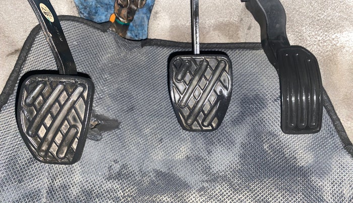 2013 Renault Scala RXL DIESEL, Diesel, Manual, 74,643 km, Pedals