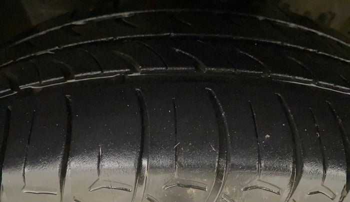 2013 Renault Scala RXL DIESEL, Diesel, Manual, 74,643 km, Left Front Tyre Tread